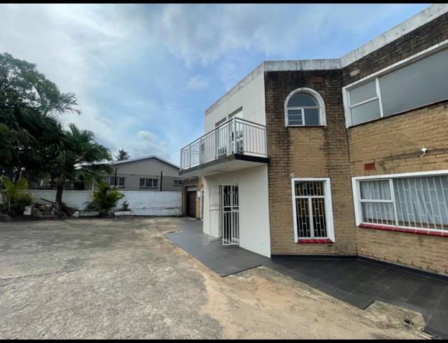 BUSINESS PROPERTY TO RENT IN LONGCROFT